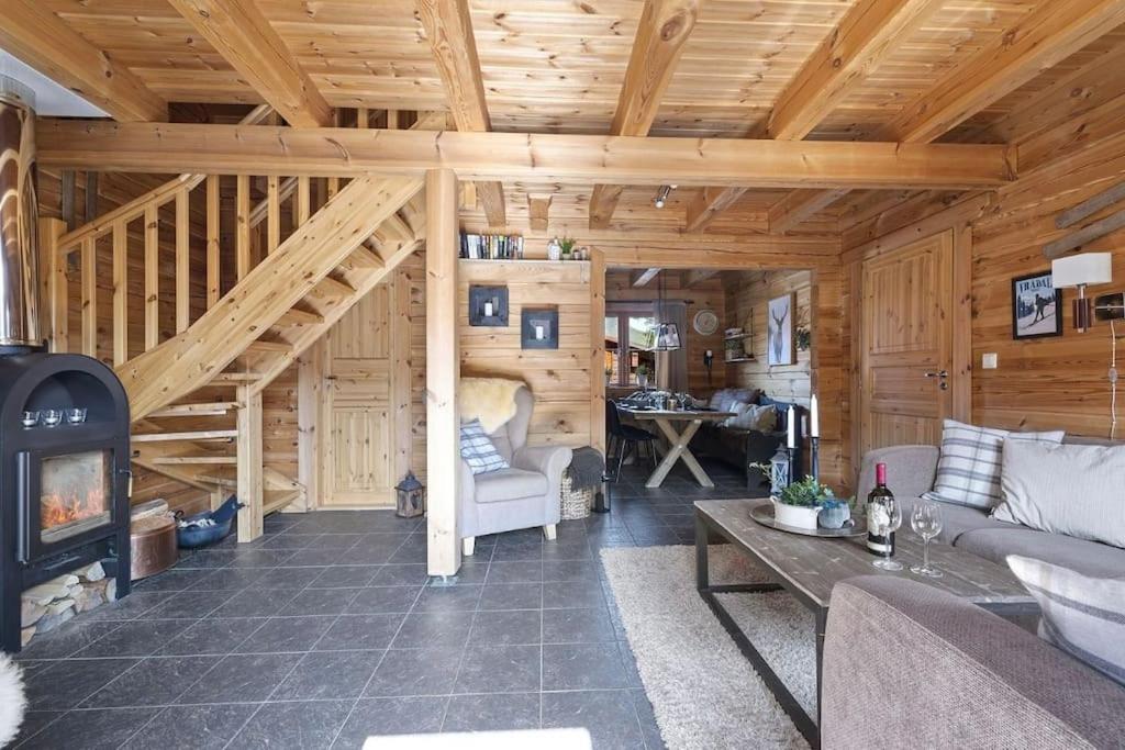 Tradisjonell Laftet Hytte Vradal Exterior foto